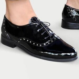 Julia Bo Savile Oxfords black patent leather silver stud Shoes size 6.5  /  7
